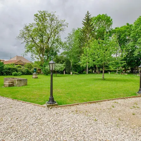 La Demeure Des Ducs Des Luxembourg Дом отдыха Piney